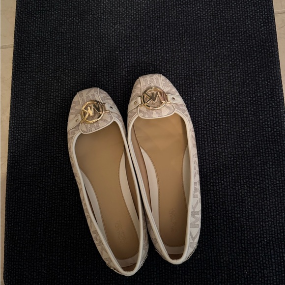 Michael Kors Cream Logo Flats - Picture 1 of 3